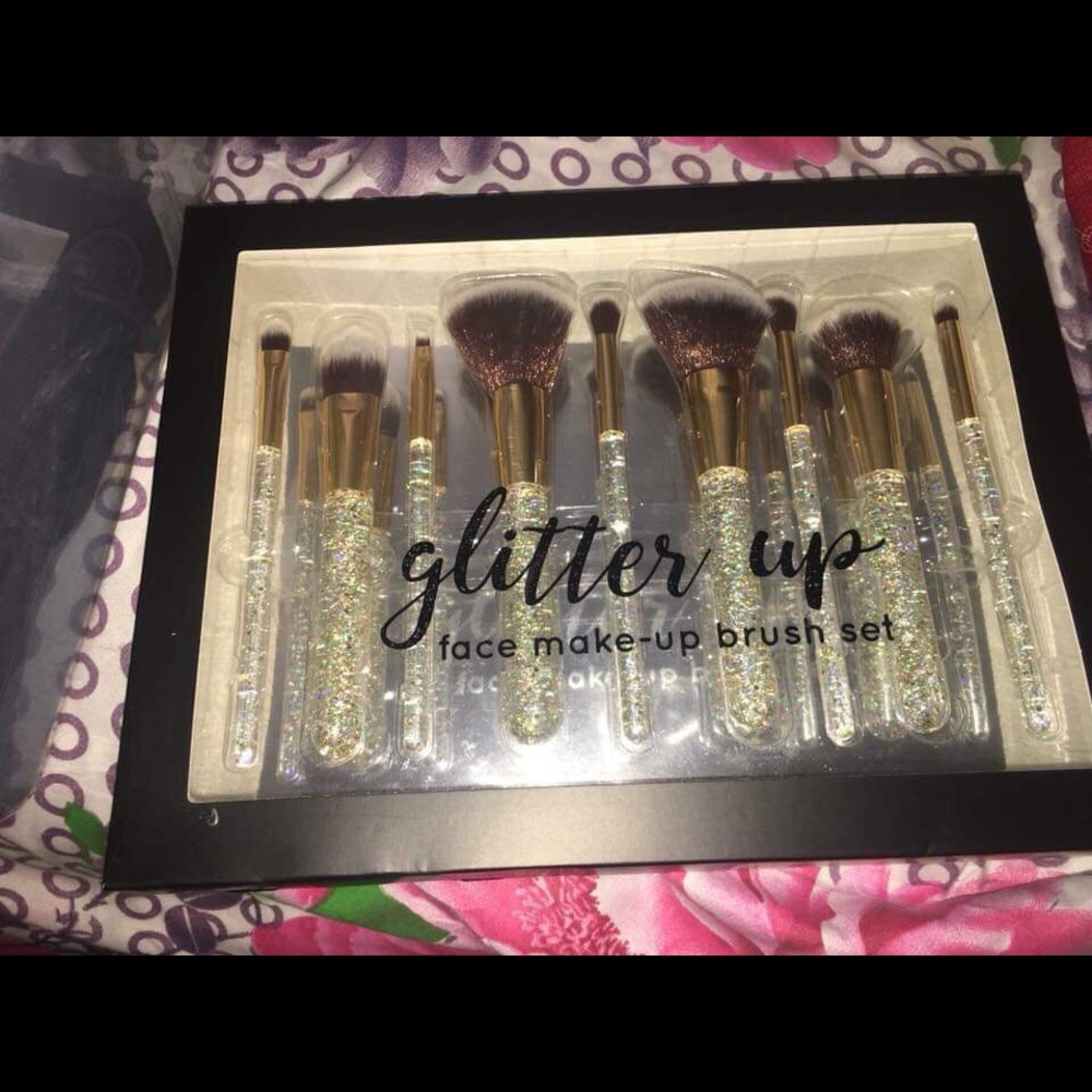 Meakup brushes